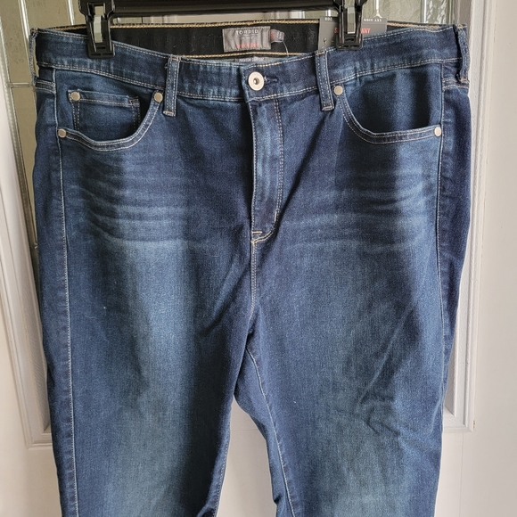 💥NEW! Sky High Skinny Jeans - Picture 4 of 8